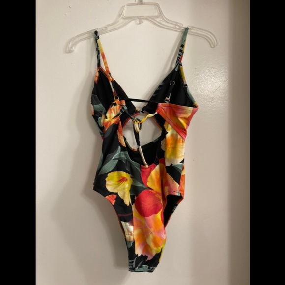 Shade & Shore keyhole front one piece swimsuit - Picture 4 of 8